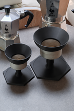 MokkaDock – Befüllhilfe für den Filtereinsatz des Bialetti-Mokkakochers