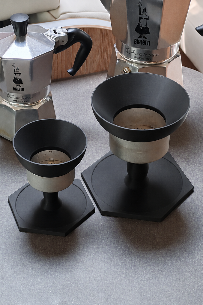 MokkaDock – Befüllhilfe für den Filtereinsatz des Bialetti-Mokkakochers