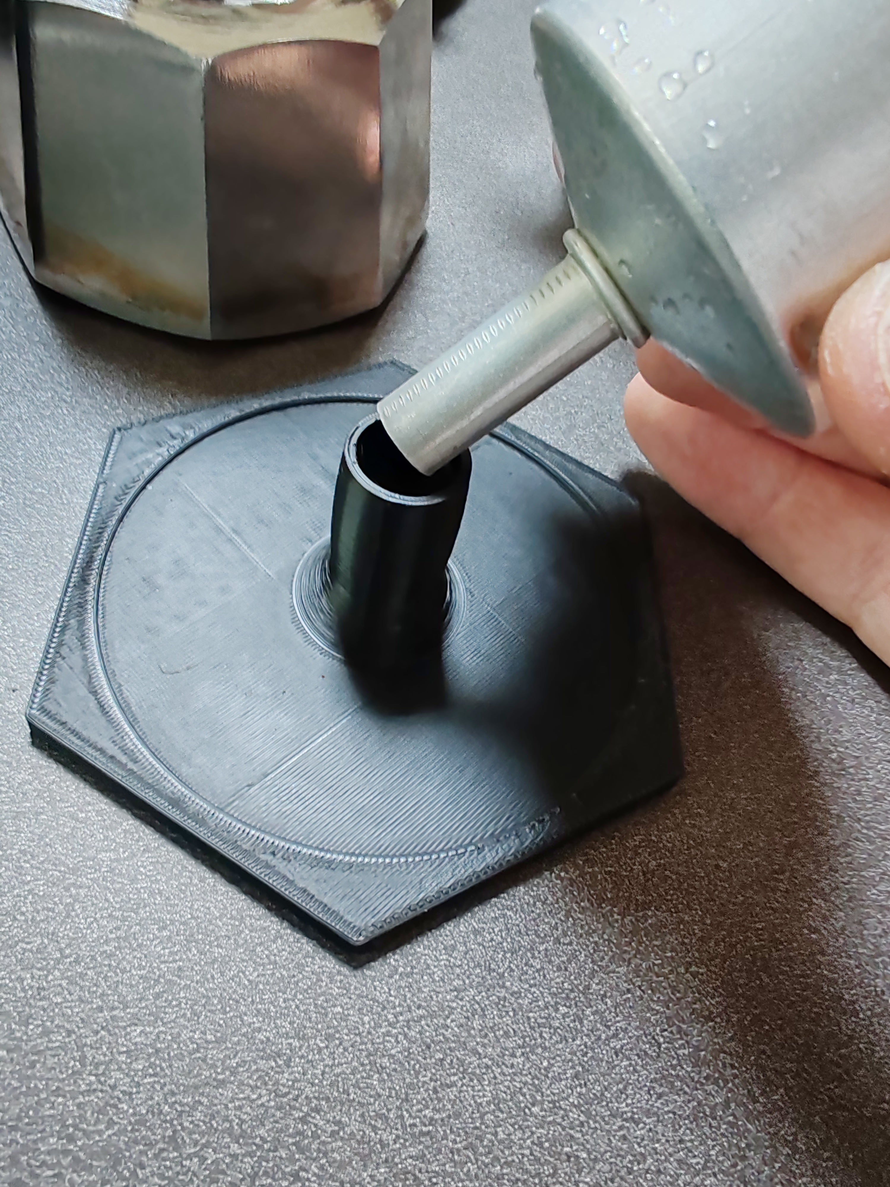 MokkaDock – Befüllhilfe für den Filtereinsatz des Bialetti-Mokkakochers