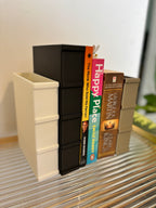 Buchstütze als Pflanztopf in Buchform