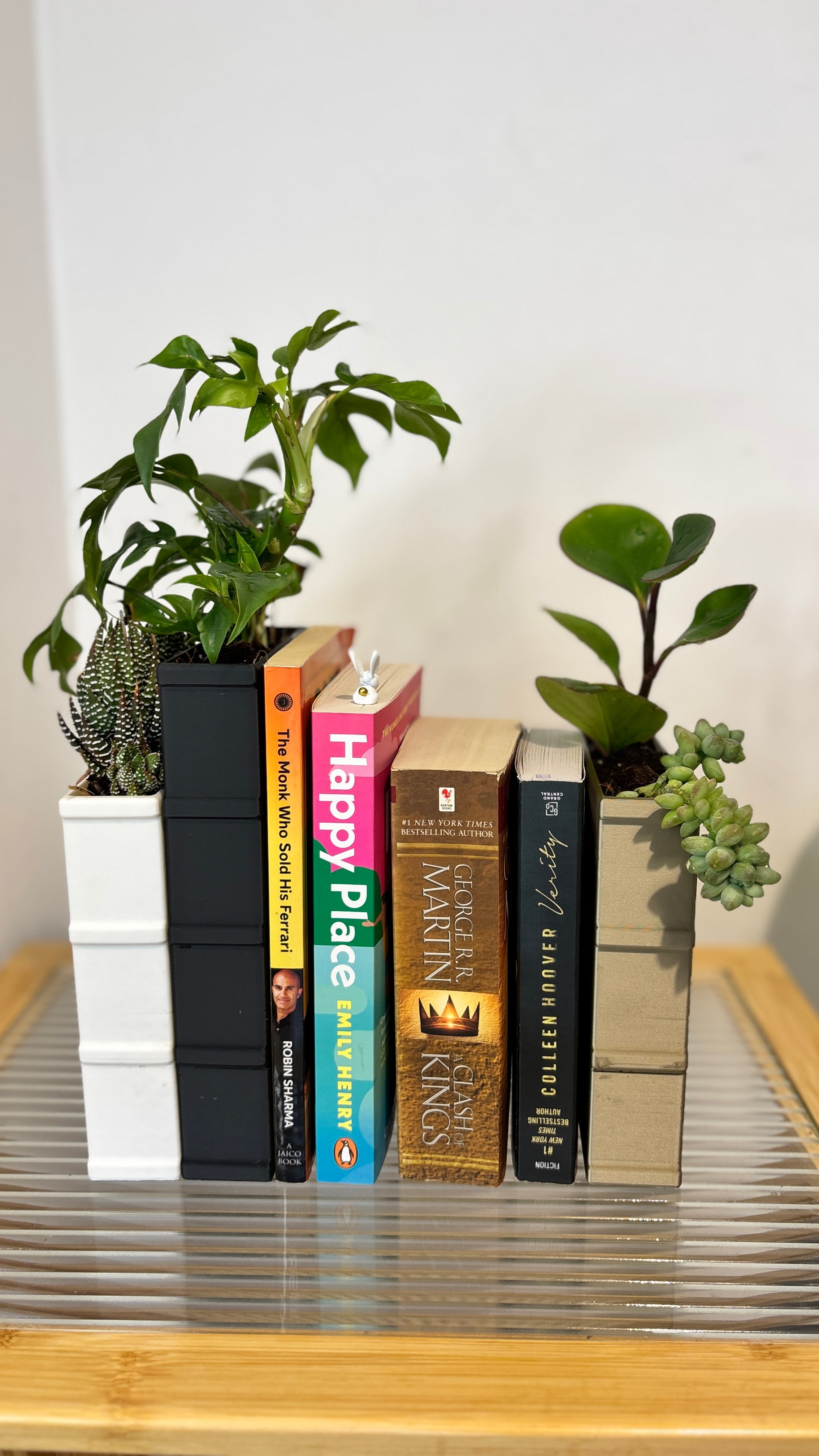 Buchstütze als Pflanztopf in Buchform