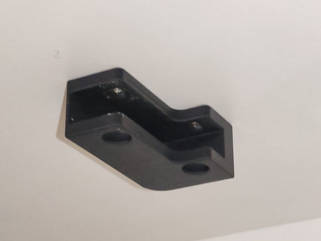 Platzsparender Pizzastein-Halter – Die clevere Unter-Schrank-Aufhängung