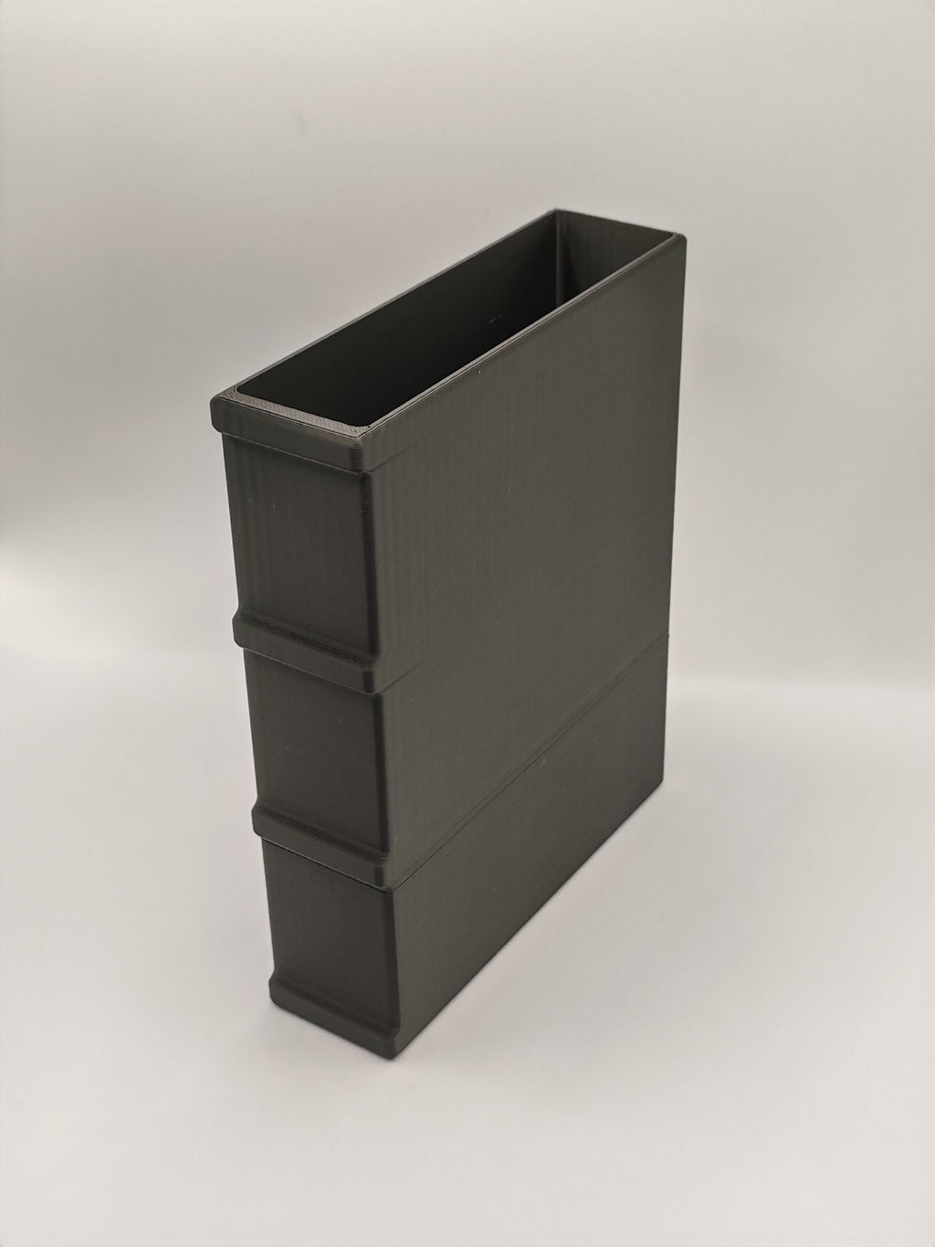 Buchstütze als Pflanztopf in Buchform