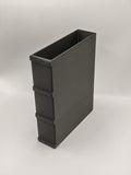 Buchstütze als Pflanztopf in Buchform