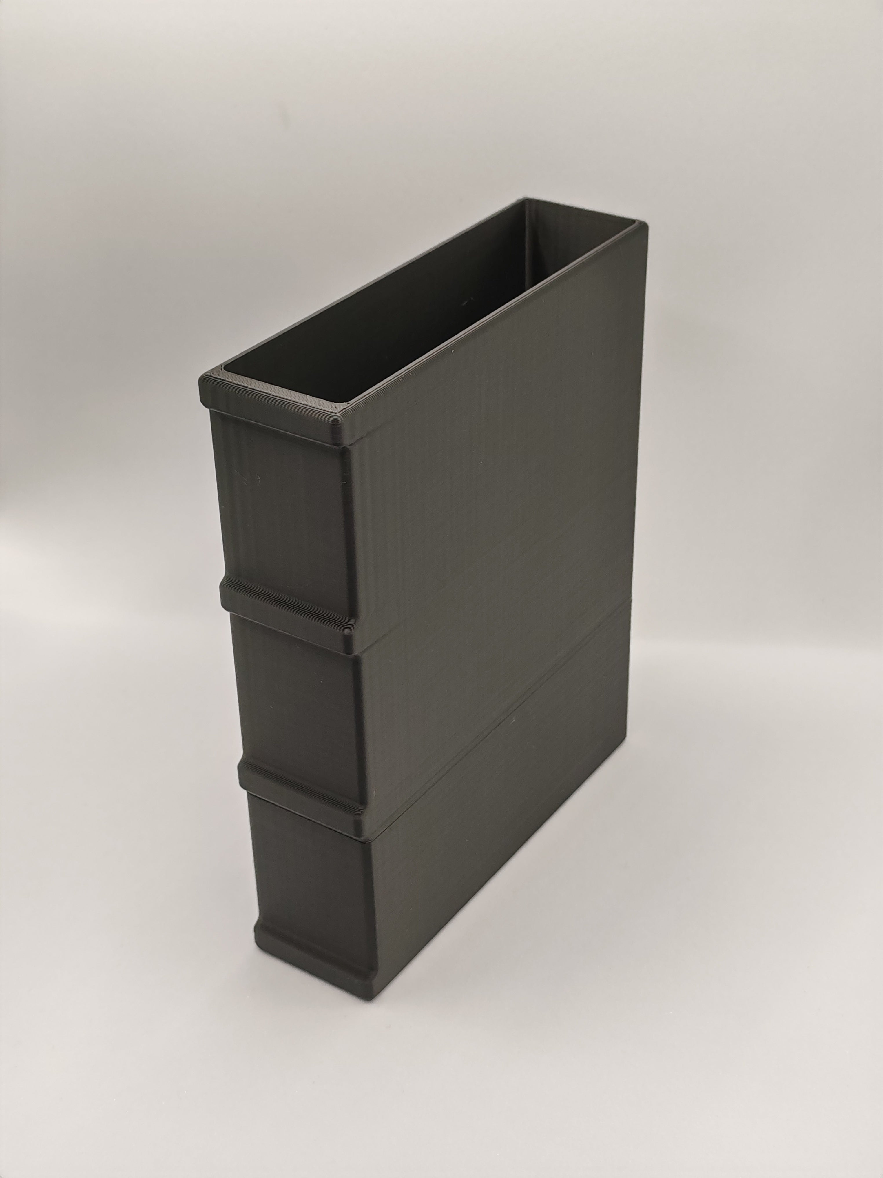 Buchstütze als Pflanztopf in Buchform